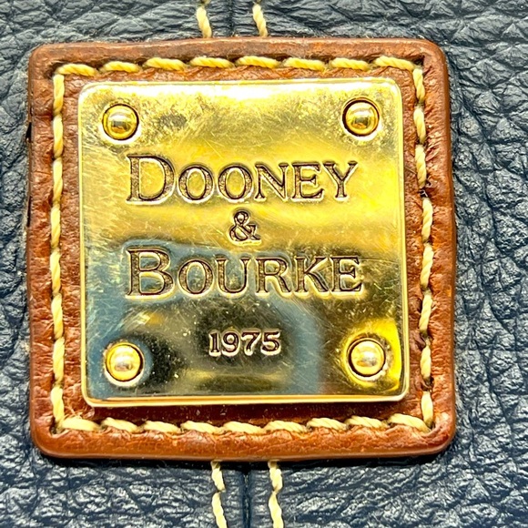 DOONEY & BOURKE navy blue pebbled leather shoulder bag serial number K83… - Picture 3 of 16
